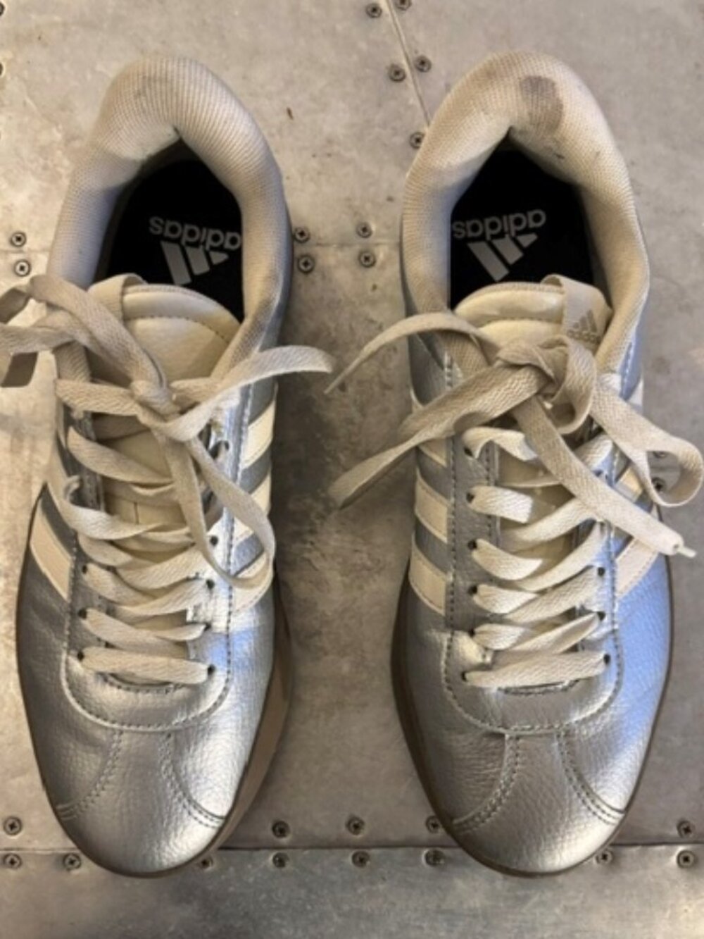 ADIDAS VL COURT  SIZE 7 METALLIC